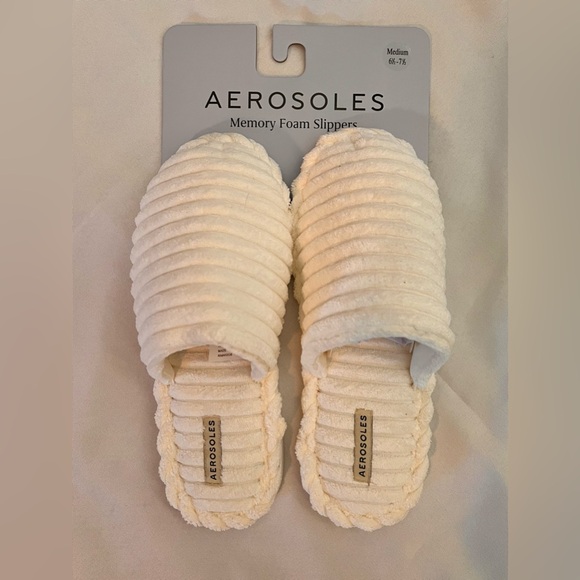 NWT Aerosoles Women’s Ribbed Chenille Slippers, Size 6 1/2 - 7 1/2! - Picture 2 of 7
